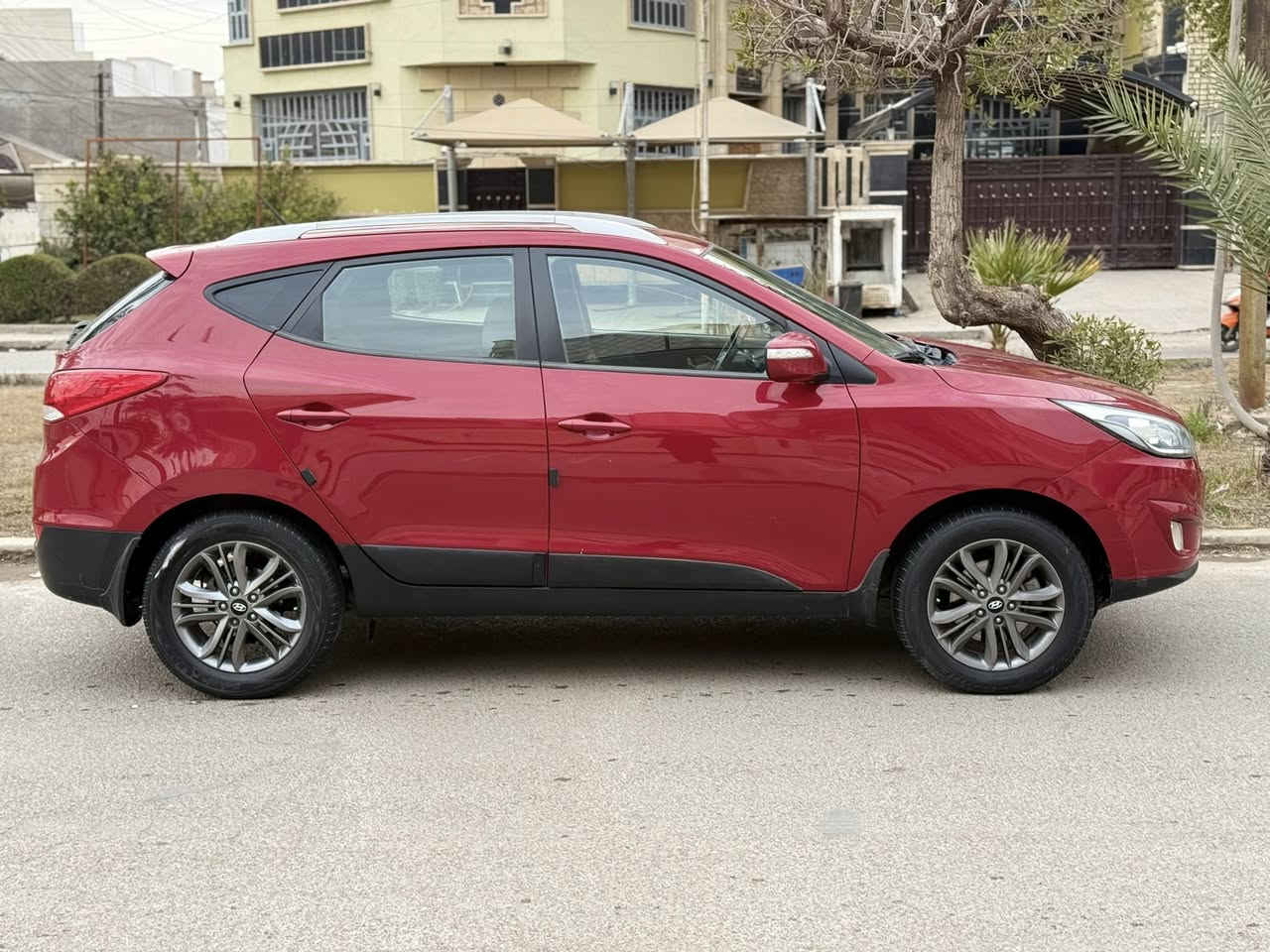 سلام عليكم رجاء خاص   مغلق   نتصال فقط
‏أتوسان موديل 2015.   خليجي.  
مكان بغداد. السعر  133.  ***********
فقط.  قطعة 1. صبغ الباقي كفالة عامة 
كير محرك ما مفتوح على وضع شركة  
حدادة. تايرات. مكفول كل نقص مابيها 
حجم المحرك. 2000. دوش. مرغوب 
حساس كامرة. داخل. صاج. بلادي 
ويل كروم. تحكم ستيرن    لد امامي 
سيارة جديدة
