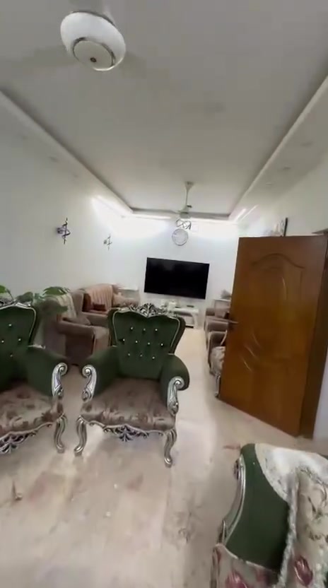 � توقف لحظة… إذا شفت هالإعلان لا تفوّته

🔱 دار للايجار او ( للبيع )  – الجادرية 🐋

📍 خلف فندق كورال بغداد
ضمن أرقى مناطق الجادرية

هاي مو مجرد أرض… هاي فرصة نادرة 👇

📏 المساحة: 175م²
📌 الواجهة: 7.50م
📐 النزال: 20 م

📌طابو مللك صرف ( بسم شخص واحد ) تحويل مباشر 

⭕️ موقع راقي وهادئ
⭕️ قريب من كل الخدمات
⭕️ مناسب سكن أو استثمار
⭕️ مناطق بهيج موقع أسعارها تصعد بسرعة
⭕️ يحتوي على 5 غرف نوم
⭕️صالة حجم كبير
⭕️ مطبخ

🚨 القرار الصح بهيج أماكن ما ينتظر

💰 السعر: اكتب (تم) بالتعليقات وخلي التفاصيل توصلك فوراً 🔥

📞 للاستفسار خاص 

🟩 نستقبل جميع العروض والطلبات العقارية
🟩 تصوير احترافي وترويج

#بغداد #الجادرية #عقارات_بغداد #اراضي_للبيع #استثمار_عقاري المنصور الكرادة الكرخ الرصافة عقارات_الاكر


**إذا كنت صاحب هذا الإعلان وتريد حذفه لأي سبب، رجاءا أرسل رسالة إلى الدعم الفني**