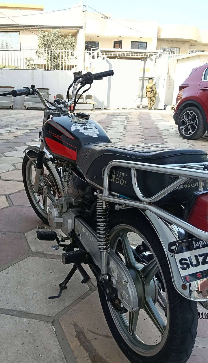 السلام عليكم شباب دراجه نامه برو نضيفه جدا محرك كفاله عامه اوراقه جاهزه من كلشي نقصه كهربائيات سعر 500وبيه مجال للطيبين ***********
