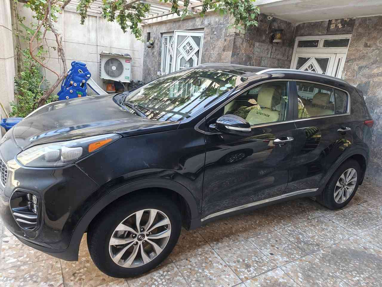 ‏🚘 كيا سبورتج SX 2017 وارد
‏السلام عليكم
‏
‏السيارة بحالة ممتازة، بيها جاملغ جهة السايق مبدّل وبارد بسيط بالبنيد فوق اللايت فقط،  (عندي سونار عدد ٢ ) 
‏فووول 1/1 أعلى فئة بالسبورتج، والرغّابة يعرفون شنو أحچي 😉
‏
‏📍 رقم أربيل باسمي (تحويل وليس وكالة)
‏📆 السنوية لغاية 2028
‏
‏🔧 المواصفات:
‏تشغيل بصمة + أبواب بصمة (عدد 2)
‏
‏بانوراما بثلاث وضعيات
‏صندوق كهرباء
‏
‏هندبريك دكمة
‏مانع انحدار + مانع انزلاق
‏
‏4×4 فور ويل
‏محرك 2000 GDI تيربو
‏
‏أوتو هولد
‏ثلاث وضعيات قيادة (سبورت / عادي / إيكو)
‏
‏ستيرن حرف D رياضي + شفتات بالستيرن
‏داخل جلد لونين (بيجي وجوزي) وعليه دوشمة جديدة درجة أولى
‏
‏الكشنات الأمامية فول كهرباء
‏تدفئة وتبريد بالأمامي + تدفئة بالخلفي
‏
‏سماعات Harman Kardon
‏شاحن لاسلكي يدعم الأجهزة الحديثة
‏
‏منفذ USB خلفي
‏ويل 17 رياضي
‏
‏شاشة لمس 8 إنج
‏حساسات أمامية وخلفية
‏
‏حساسات مطر ولايتات (تغير أوتوماتيكي مع الظلام واتجاه الستيرن)
‏رادار محيط السيارة + رادار النقطة العمياء
‏
‏لايتات ثلجي وشمسي عدسات
‏كشافات LED رباعية

‏📊 ماشي: ١٢١ ألف كيلو (قابل للزيادة)
‏📞 للتواصل: ***********
‏
‏
