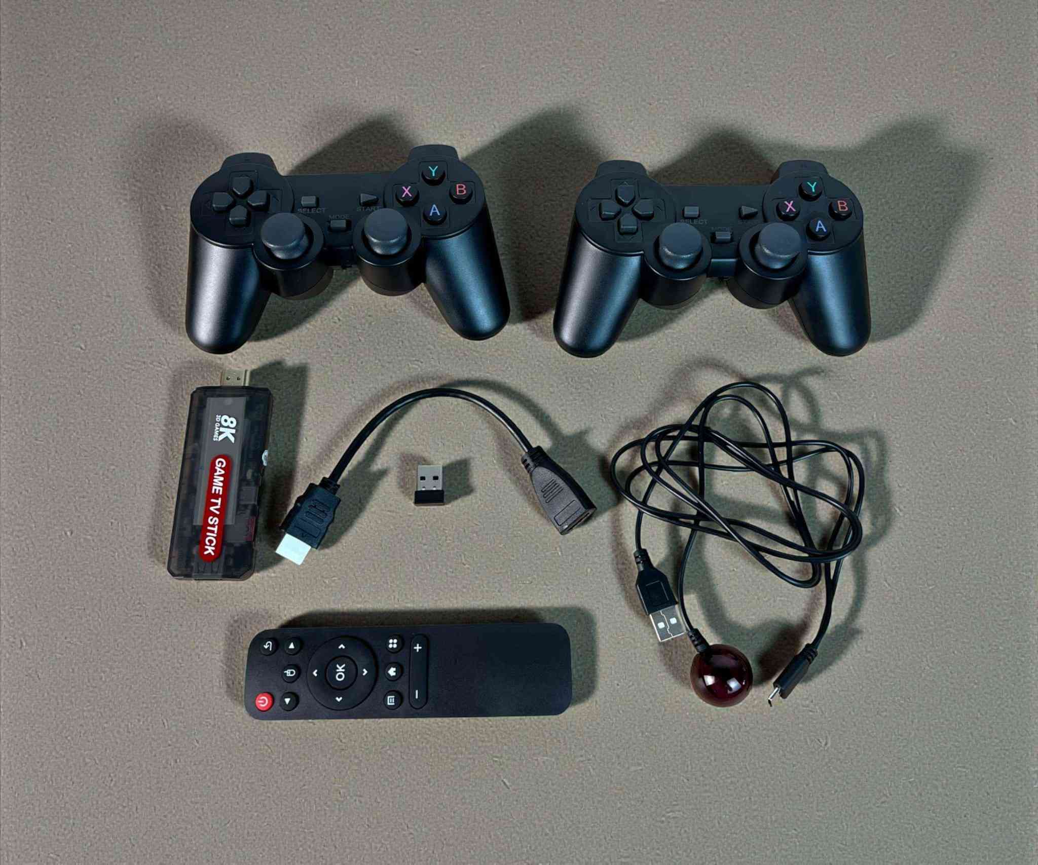 جهاز ألعاب 8K Game TV Stick مع Android TV وتحكم مزدوج

الاستخدامات

تحويل أي تلفزيون إلى جهاز ألعاب متكامل خلال ثوانٍ.

تشغيل آلاف الألعاب الكلاسيكية والحديثة مباشرة على التلفزيون.

استخدامه كـ Android TV Box لمشاهدة YouTube، Netflix، Prime Video، وغيرها.

مناسب للعب الجماعي مع العائلة أو الأصدقاء بفضل يدتي تحكم.

مثالي للأطفال والكبار ومحبي الألعاب الكلاسيكية.

المميزات

يدعم دقة عرض 8K Ultra HD + HDR لصورة أوضح وألوان أقوى.

يعمل بنظام Android TV مع دعم تحميل التطبيقات من Google Play.

يحتوي على أكثر من 30,000 لعبة(حسب الإصدار).

معالج Quad-Core CPU مع GPU قوي لأداء سلس.

اتصال Wi-Fi 5G  2.4G لسرعة واستقرار أعلى.

يدعم Chromecast built-in لبث المحتوى من الهاتف للتلفزيون.

يدتي تحكم لاسلكية بتصميم مريح واستجابة عالية.

ريموت كنترول للتحكم الكامل بالنظام والتطبيقات.

يدعم لغات متعددة.

تشغيل مباشر بدون تعقيد (Plug & Play).

محتويات الصندوق

جهاز Game TV Stick 8K

عدد 2 يد تحكم ألعاب

ريموت كنترول

كابل HDMI

كابل طاقة USB

مستقبل USB لليدات

دليل المستخدم

الملاحظات

تشغيل الجهاز يتطلب اتصال بالواي فاي.

قد تختلف واجهة الألعاب أو عددها حسب التحديث.

لا يحتاج اشتراك شهري.

متوافق مع أغلب شاشات التلفزيون الحديثة.

قياس الكارتون:

- الطول: 24 سم
- العرض: 18 سم
- الارتفاع: 7 سم الزبير, البصرة


**إذا كنت صاحب هذا الإعلان وتريد حذفه لأي سبب، رجاءا أرسل رسالة إلى الدعم الفني**