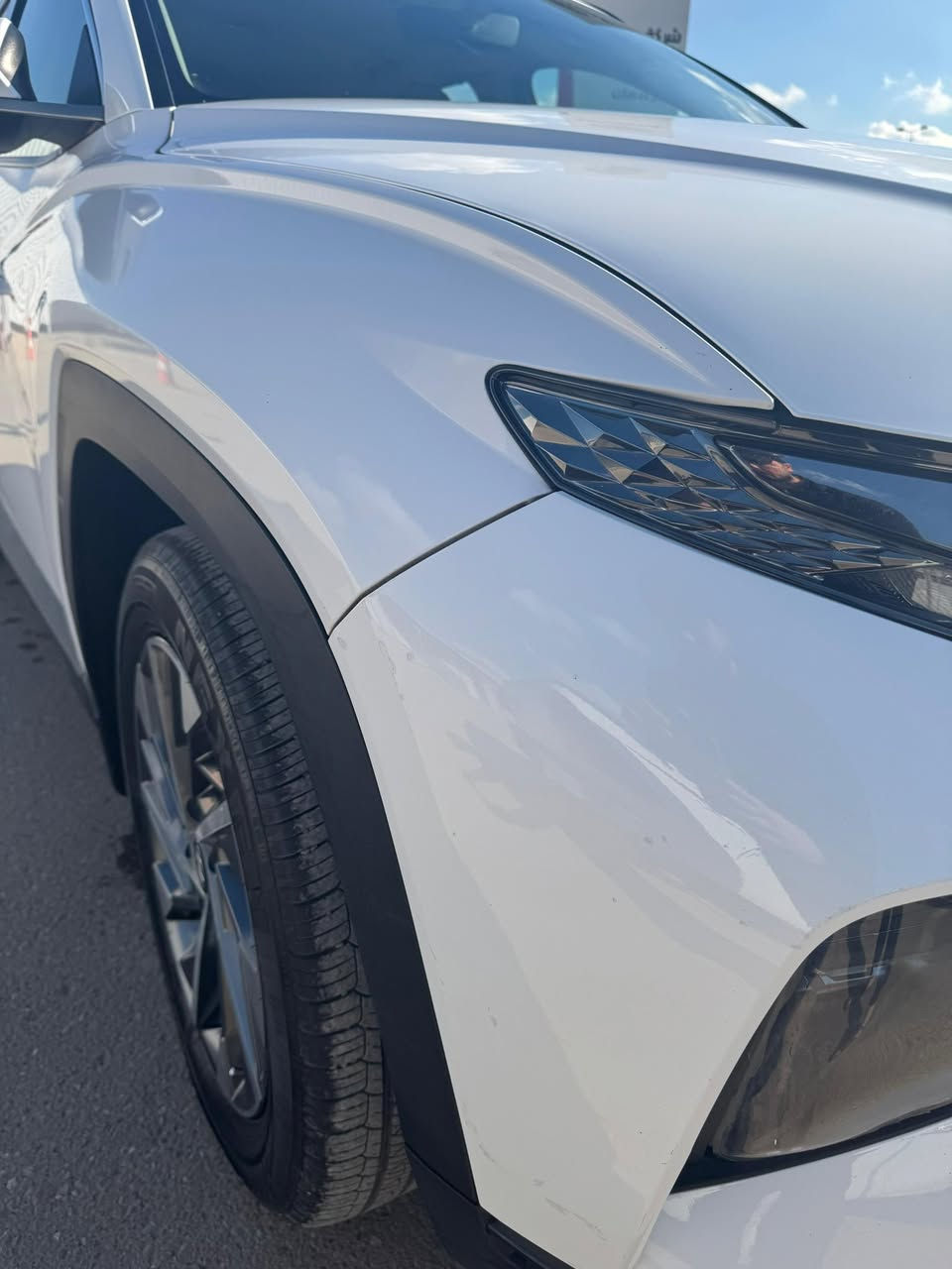 السلام عليكم
توسان 2023 للبيع 
مواصفات السيارة 
بصمة 
تشغيل عن بعد
رادار
اوتو هولد
هاند بريك كهربائي
مانع انزلاق 
شاحن لاسلكي
شاشة ابل كاربلاي واي فاي
تخم تاير امامي جديد
٣ انظمه قيادة
كشنات جلد 
بيها بارد بباب السايق واصبع بالباب اللي خلفه

***********
$21,500 وبيها مجال بسيط
