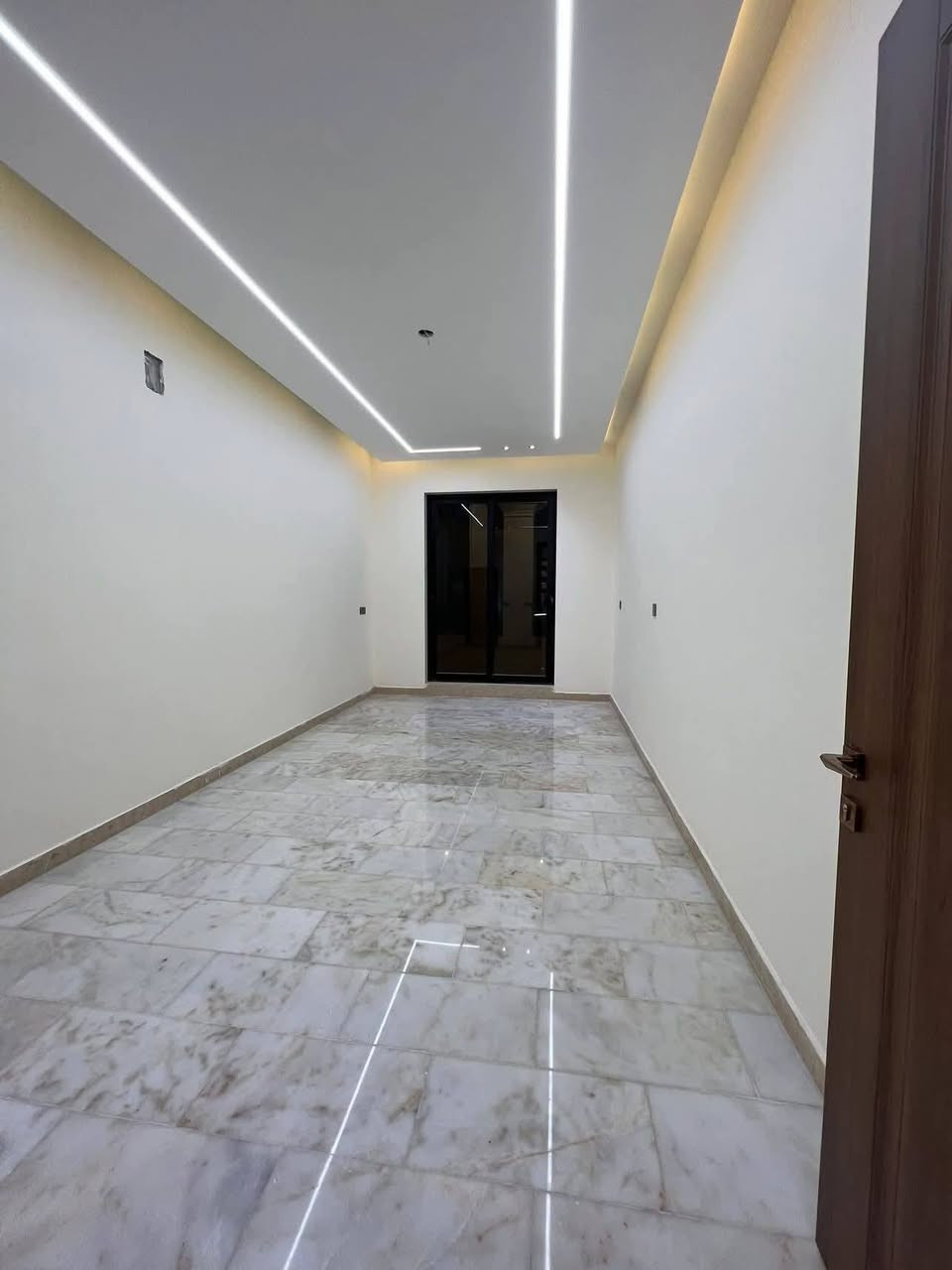 نبحث عن التميز بجميع اعمالنا
لمسه للديكورات والاصباغ
***********
