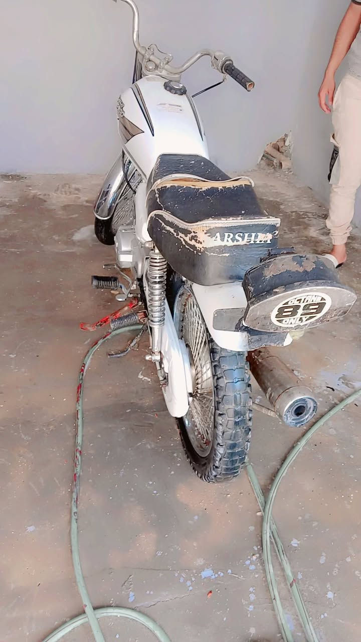 ربعه كير كلك 350بيهه مجال قليل نظيفه محرك غطاس شراي يجي واتساب ***********
