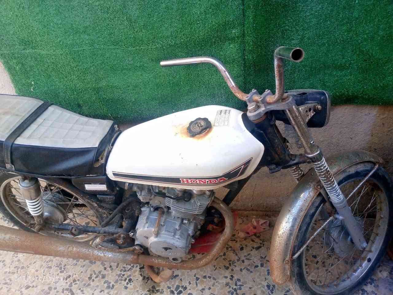 سلام عليكم دراجه ايراني خمسه كير كوم حديد عطلت وذبيته بلحوش رقم اسود سعره 250وبيه توفاوض  البصره ابو خصيب البهادريه  ال رقم ***********مستعجل عله بيعه
