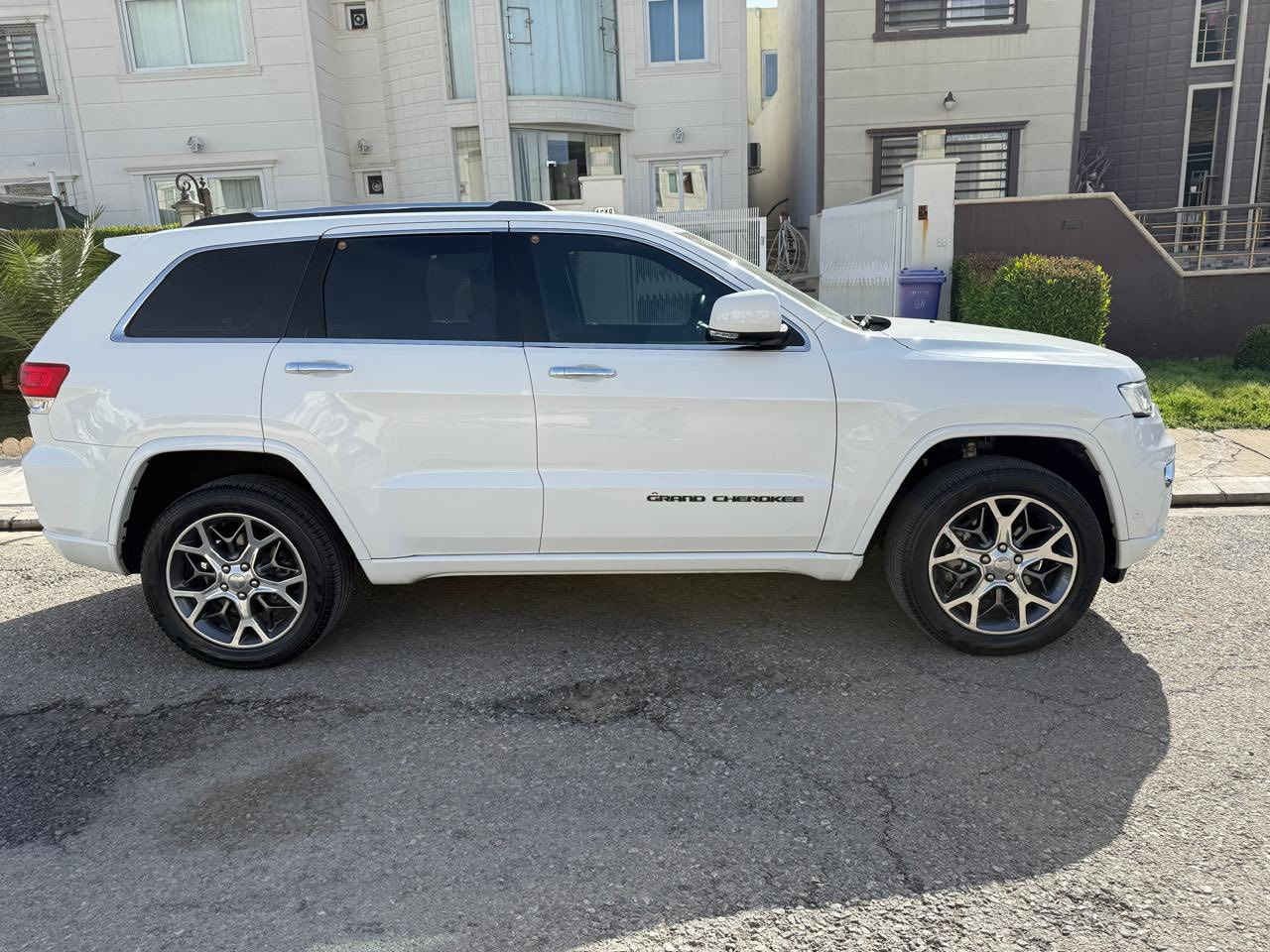 السلام عليكم
جيب كراند شيروكي 2020 خليجي
اوفر لاند وكالة هارلم
كفالة عامة عدا مكد اصبعين جاملغ اليمين بدون اي دواخل
وسونارها موجود
المواصفات فول الفول 1/1 ماشية 74 الف كيلو
السعر 328 ومجال
للاستفسار ***********
