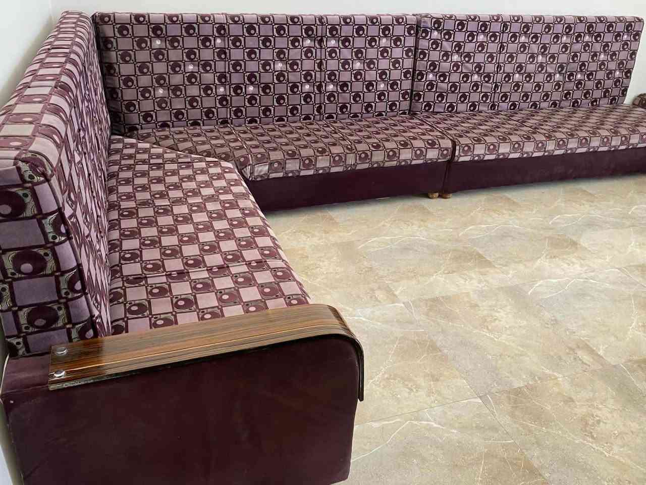 ديووان تزكام درجه اولى حتى ضهره نضيف . 
ابعاده طول 5.90 ويا زاويه 2.60
مقابيله 3.80 
سعره 350 الف


**إذا كنت صاحب هذا الإعلان وتريد حذفه لأي سبب، رجاءا أرسل رسالة إلى الدعم الفني**