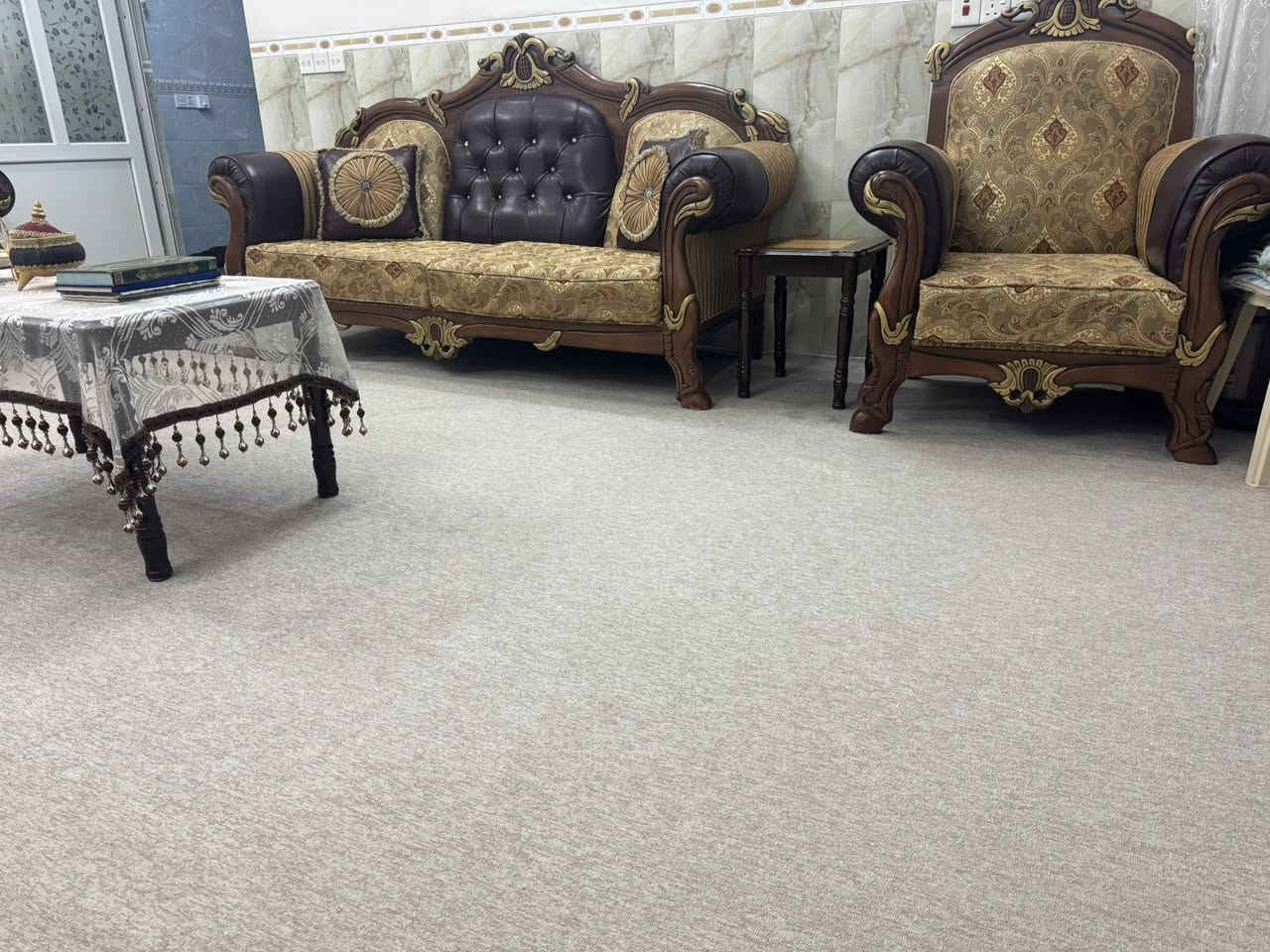 قه نه فه ي مه لكي (10)توركي شتيكي زور پاك جوان
بي عيب نأو نيشان كه لآر نأو مزاد خانه كونه كه پشت 
مكتب ليلا قاسم (پيشانكاي هاوكار زه نكنه) هه ر به ريزك
ويستي تليفون به كات به م ژماريه (***********)
