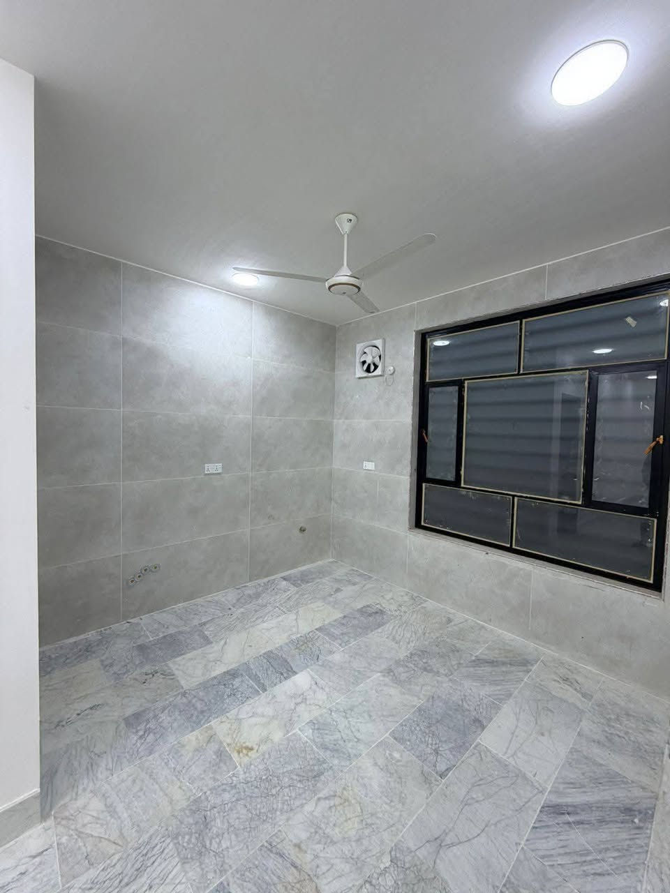 شقه للايجار
١٠٠م مربعه
موصفات عاليه من ناحية البناء
بسعر مناسب
متكونه من
٢غرف نوم صاله مطبخ مجمع صحيات
منظومة كهرباء عل مدار الساعه
ســـــيد منتــظر للاستثمار العقاري 
للاستفسار التواصل معنا
،.***********
