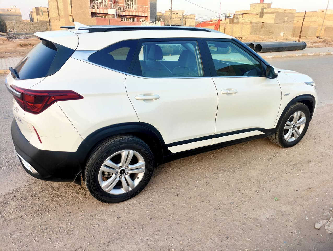 كيا سلتوز ٢٠٢٣ 
وارد امريكي 
فول مواصفات للاخير 
بصمة ابواب وتشغيل 
تشغيل عن بعد 
فتحة سقف سلايت 
عدسات لايت نهاري 
مقاعد جلد وكهرباء 
تبريد وتدفئة بالكشنات 
تدفئة بالمقود 
فور ويل منفصل 
حساسات امامي وخلفي 
حساسات جانبية عند فتح الابواب 
شاشة وكاميرا امامي خلفي 
رادارات امامية وجانبية وتحديد مسار 
محرك ٢٠٠٠ دوش دوش 
السيارة ماشية ٣٠ الف فقط رقم واسط حادثها منشور مع السونار السعر (١٦٥) وبيها مجال مكان السيارة بالكوت مركز محافظة للاستفسار ***********
