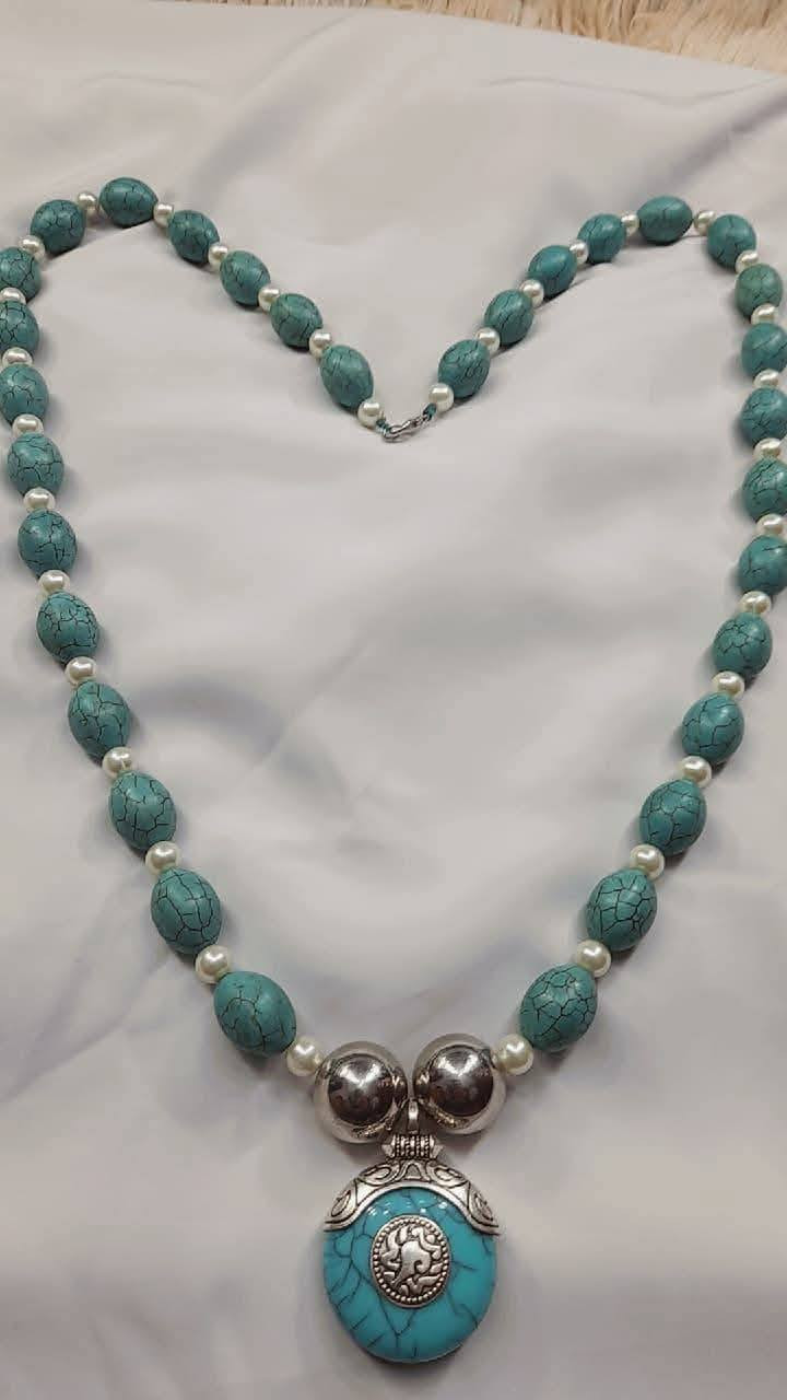 عقد ( كولييه ) من حجر الفيروز الاوربي مع حبات اللؤلؤ الطبيعي مع الفضة ، الطول 45سم  الوزن 212 غم ،،،
***********    واتساب  &  فايبر
