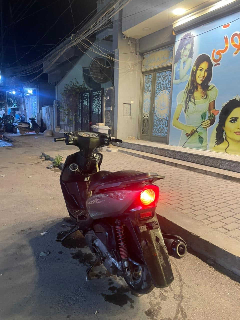 السلام عليكم ثعلب للبيع دراجه بلادي اي نقص مابيها كلها كامله مكينه مكفوله كفراتها مختمه دراجه ناعمه هيه بلادي مو تجي تكول مابيها شلعه السعر 650بيها مجال بسيط عنوان كريعات تواصل وياا هذا رقم ***********
