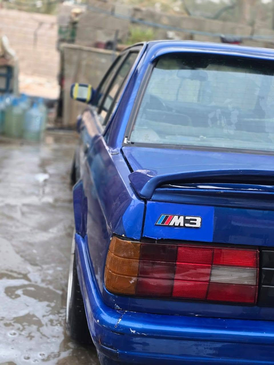 BMW M3 325i
مديل 1992 
محرك BMW بلاد مفتوح 6 سلندر
سياره بلاديه بالكامل مابيها شي محور 
كير عادي 
لون ازرق غير محدد وصبغها شوف العين
بديها نضيف
رقم بغداد  تحويل 
كهربائياته شغاله 
كشنات دوشمه جديد جلد 
سياره بيها  صوت بكن بالمحرك
اعادة نشر بسبب الوعود الكاذبة
***********       رقم راعيها بالزبير البصرة, العراق

