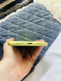 فون 11عادي للبيع ذ128 ب79 نظامm يجي ويا شاحنه مع حافضه الجهاز نضيف تاخ...