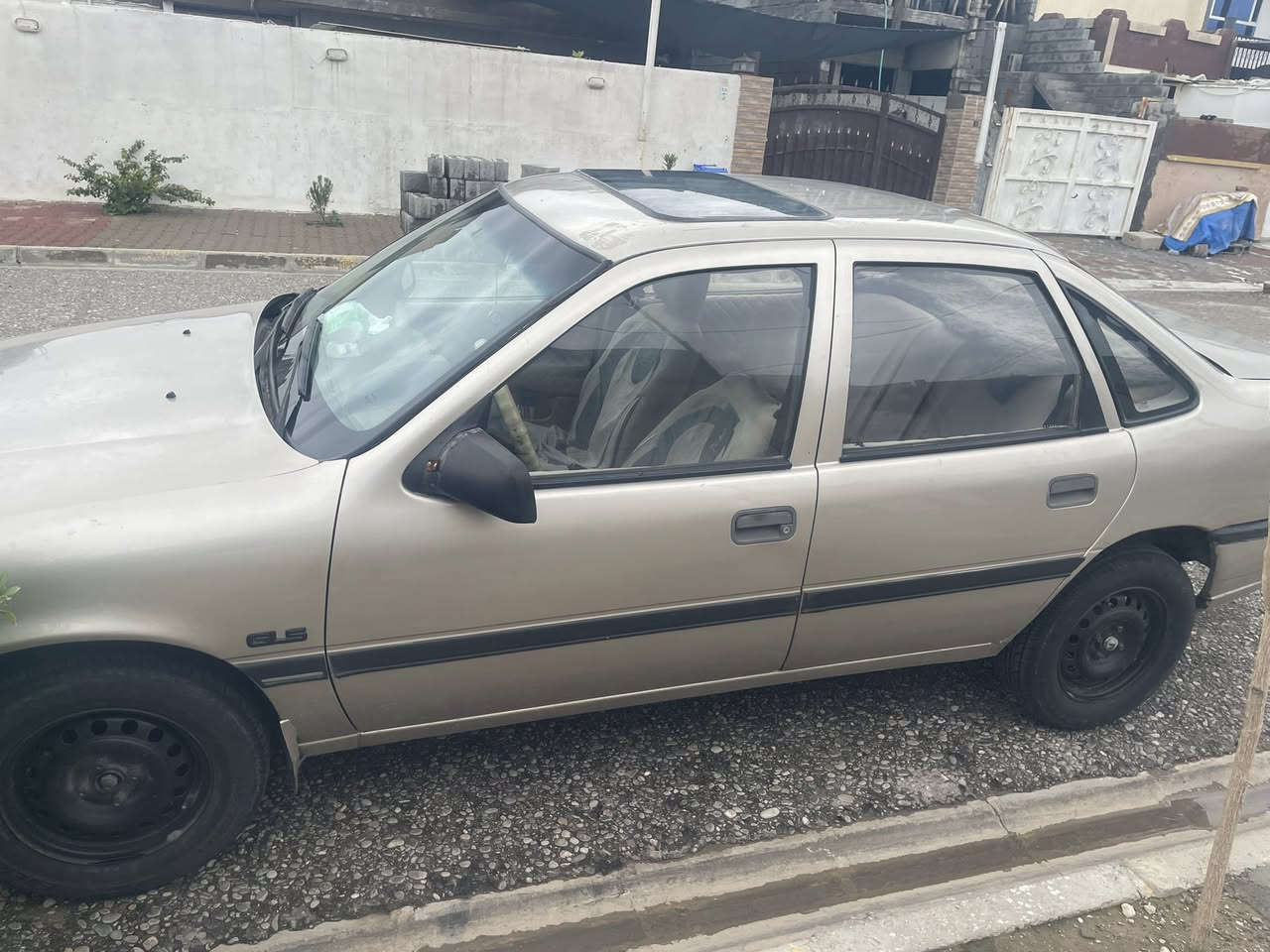 السلام عليكم سيارة اوبل للبيع حجم ١٦ رقم بغداد تحويل ثاني يوم سياره ب اسمي لاصرف ولا بخار مشروع وطني كوبون بنزين سياره مصبوغه جماليه نضافه ٩٠ كير عادي نكره سلف سعر 40وبيه مجال ***********
