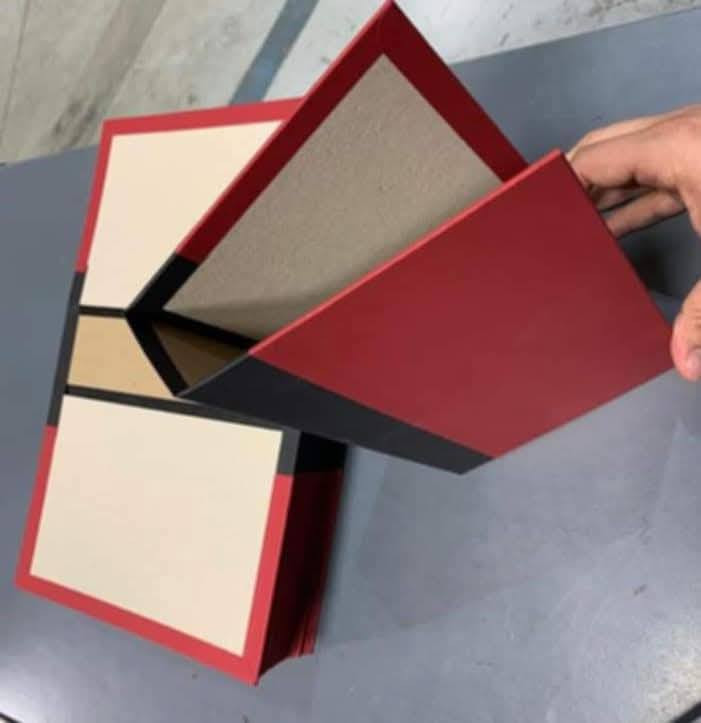 كادر مختص التجليد السجلات وتجهيز اغلفه المطابع 

***********
