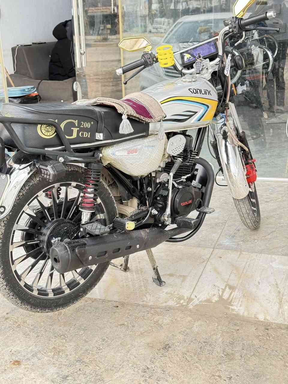 دراجة سيفون للبيع مكفول محرك ذاغطة وزنجيل دراجة المحرك شخط مابي شلعة ومعدل فول كامل مابيه اي نقص مكان عنبكية  ناحيت السلام  خاص مامتواجد الشراي ينتصل عل *********** سعرهة ٨٧٥بيه مجال بصيط
