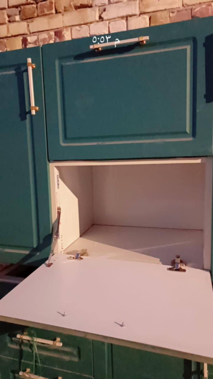 متاح مثل ما واظح
اخو الجديد 

وحده 3 متر

والثانيه 3متر وعشره

تنصيبه بهل شكل ٦ تريد طابقين يرهم 

مكانه القاسم السعر 450

***********
