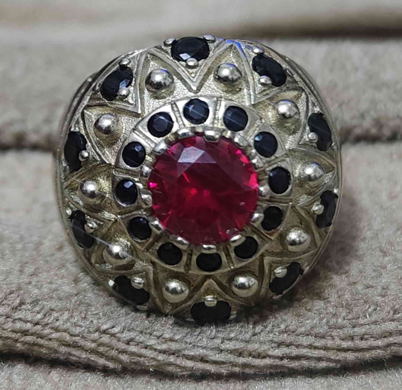 2 محابس واحد رزاكون و الثاني ياقوت صياغه نحاس ابيض انتيمون طلاع ثابت سعر الواحد 15 الف القطعة توصيل كافة المحافظات مكاني بغداد واي استفسار على الخاص


**إذا كنت صاحب هذا الإعلان وتريد حذفه لأي سبب، رجاءا أرسل رسالة إلى الدعم الفني**