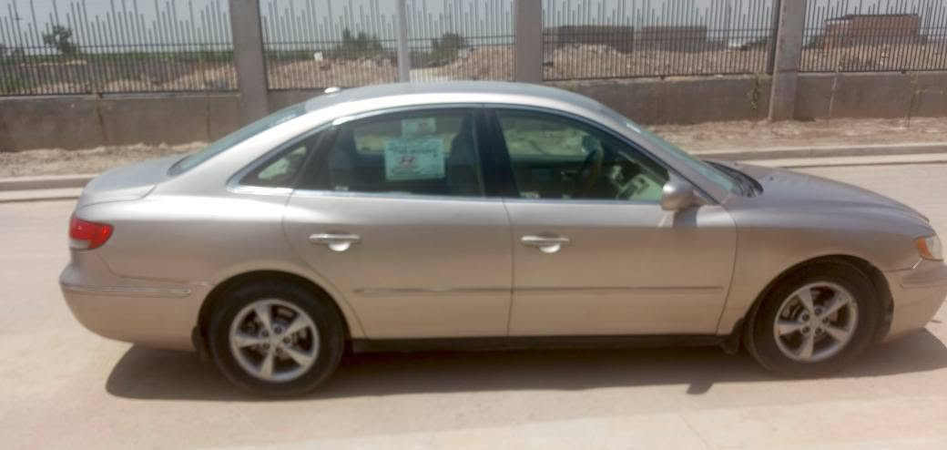هونداي ازيرا ،2007 رقم بغداد الجديد 
6. سلندر محرك 3300.
 كشنات كهرباء
 تحكمات ستيرن
 كروز سرعة
 شاشة وكاميرة
 تحم تاير
 تدفئة وتبريد ثلج 
جاهزة من كلشي وبأسمي السعر 75. وشرط التحويل ثاني يوم المكان بغداد المعالف أو الدورة ***********. والشراي يتصل ممتواجد بالتعليقات وبدون مراوس
