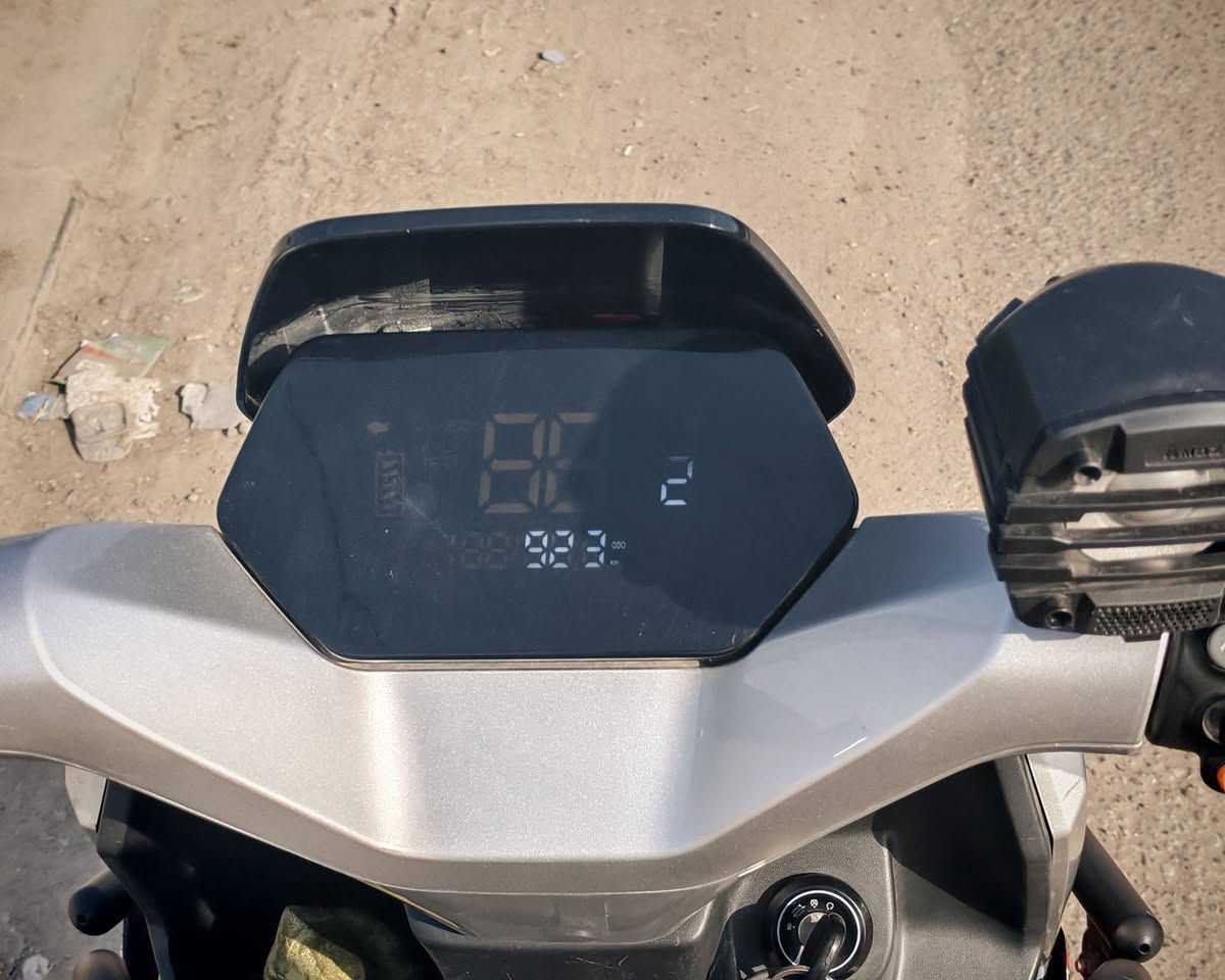 دراء شحن شركة الجوهرة البحرية دراجة بعدهة جديدة فول مواصفات دراجة ضخمة صارلهة 5 اشهر *********** بغداد / الغزالية
• ام بي 3
•4 سرع نضام سبورت 
•درع كامل للدراجة 
•جنطة خلفية 
•نضام زينون كلش قوي + بلوجكترات زينون
•6 بطاريات حجم كبير 
• سويجات 2 و بصمات 2
•لد نهاري ونشرة متغيرة 
منفذ شحن 
ستاند تلفون
