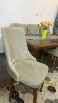 طاولة وكراسي • نظيفة • أربيل