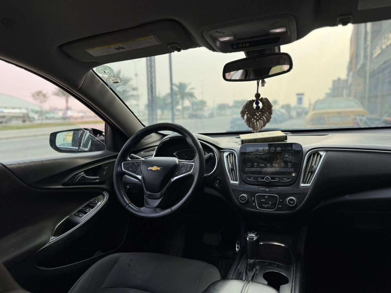 ماليبو 2017
حادثها دعاميات وخشم البنيد فقط مصبوغ والباقي مكفول من الصبغ والتبديل
خمس بصمات 
تشغيل عن بعد شاشه جبيره 
لون رصاصي 
LT 
رقم اربيل
سنويه ساقطه 
95 وبيها مجال 
كشن كهرباء 
***********
