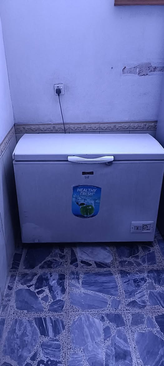 للبيع ثلاجه حجم كبير ومجمده حجم 16 قدم مكان بغداد كماليه 
***********
