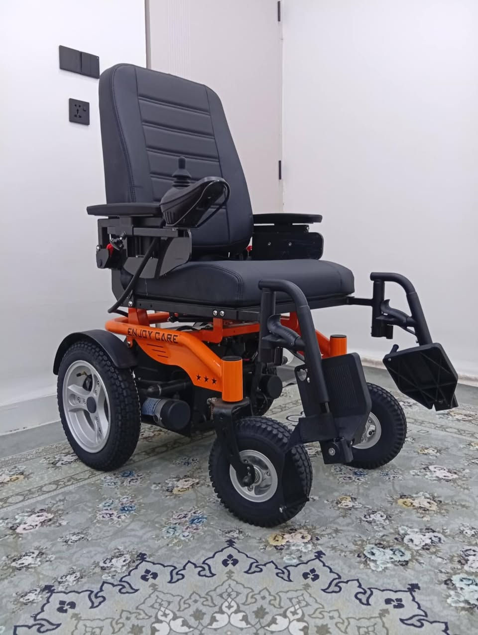 سڵاوی خوای گەورەتان لیبێت عەبانەی خاوەن پیداویستی تایبەت حەجمی گەورەیە هەتا 200کیلۆ هەڵ ئەگریت دەپڵ پاتری گەورەیە واتا دوپاتری گەورەی لەسەرە قایشی کەمەر بەستی تییە عەرەبانەکە 30رۆژە کراوە بە لوکی هیچ عیشی نە کردووووە نە دراوە لە شەحن هەر کەس کری ئەبێت خۆی 6سەعات بیدات لە شەحن سعری زۆر هەرزانە کێ موشتەرییە


**إذا كنت صاحب هذا الإعلان وتريد حذفه لأي سبب، رجاءا أرسل رسالة إلى الدعم الفني**