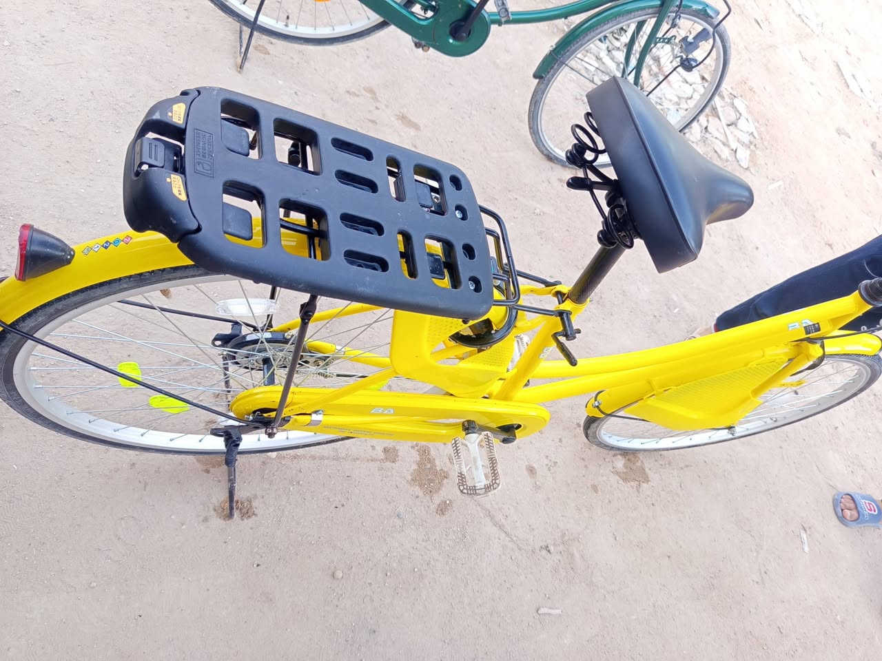 السلام عليكم وحياكم الله 
بايسكل للبيع! 
لون ليموني 💛
مديل 2022/3
شخط مابي نضافه احله من الصور 
كشن قلاب 
بريك صفاره دسك 90 
تايرات جديده وياله جديده شرط تجي تفحص كدام عينك
السعر 145 اذا مو شراي لا تدخل خاص


**إذا كنت صاحب هذا الإعلان وتريد حذفه لأي سبب، رجاءا أرسل رسالة إلى الدعم الفني**