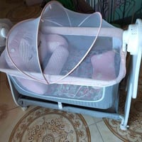سرير كهربائي • وردي • استعمال ٥ أشهر