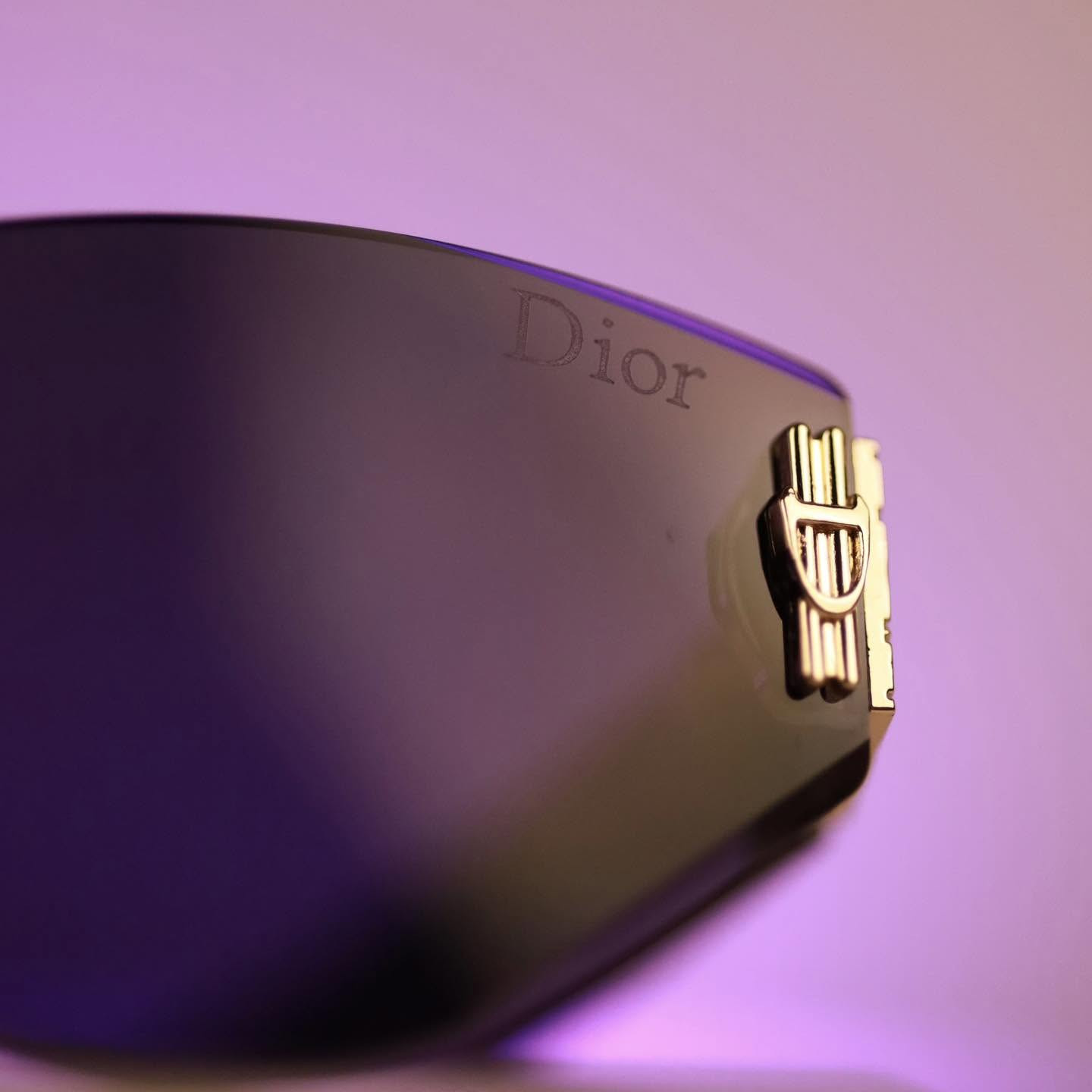Zain_Pazaar
نظارة نسائية ماركة Dior

المواصفات 
.اللون اسود 
.Polarized
.حماية اشعة UV400
.إطار مخفي
.صناعة ايطالية
.تأتي مع علبة جلد
.الزجاج باللون الاسود مع تدرج
.نظارة شمسية

السعر 25.000
يوجد توصيل لجميع محافظات العراق 

للإستفسار:***********
او مراسلة الصفحة

#ساعات #رجالي #توصيل #f #اكسسوارات #العراق #m #a #ملابس #ماركة #tiktok #instagram #fashion #facebook #تجميل #أناقة #هدايا #هدايارجاليه #هدايامميزة #ضمان #hublot #followforfollowback #explorepage #ex #explore #share #like #instalike #save #money
