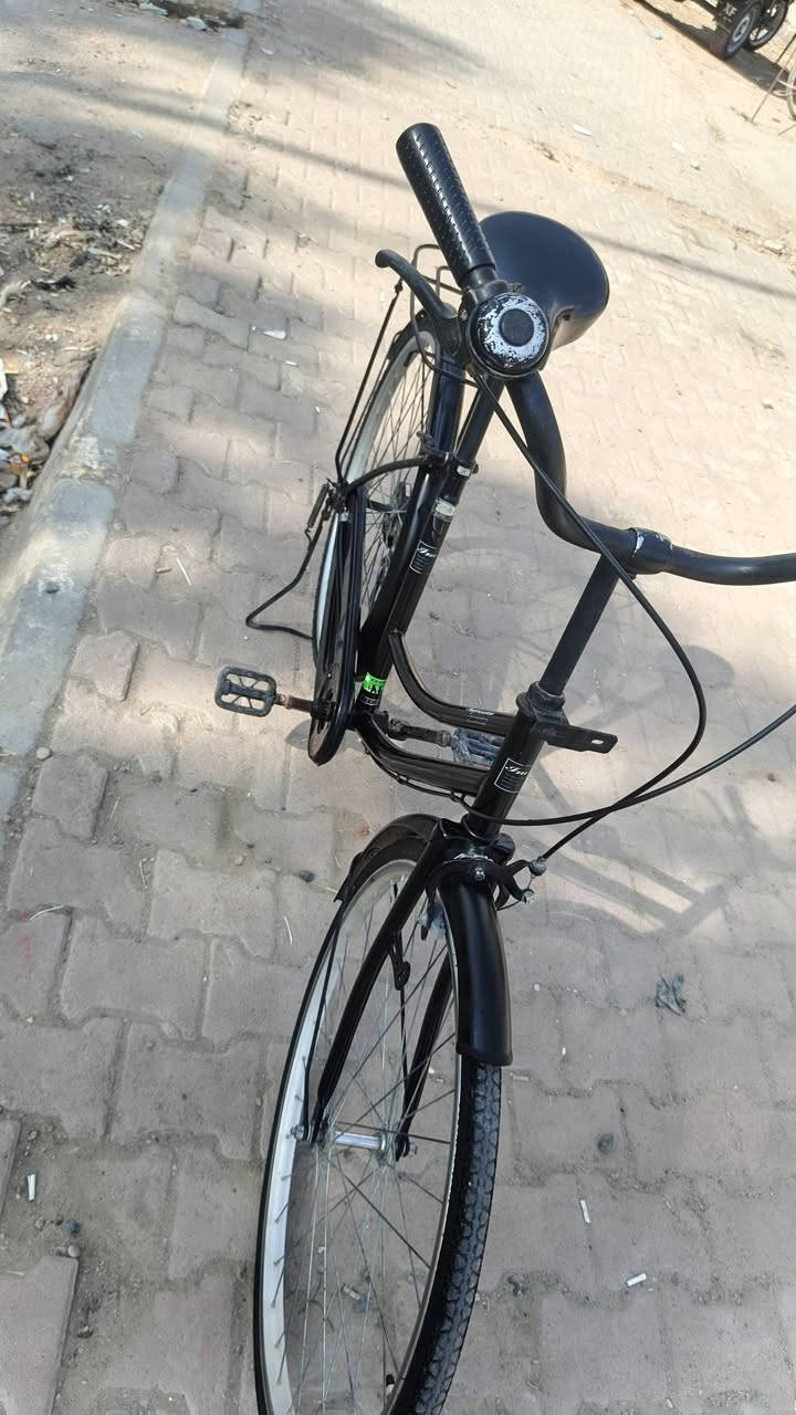 باسكل للبيع فول نضافه كلشي مابيه حجم 26 موديل 20 لون 🖤شركه السعر 65 رقم ***********مكاني كركوك
