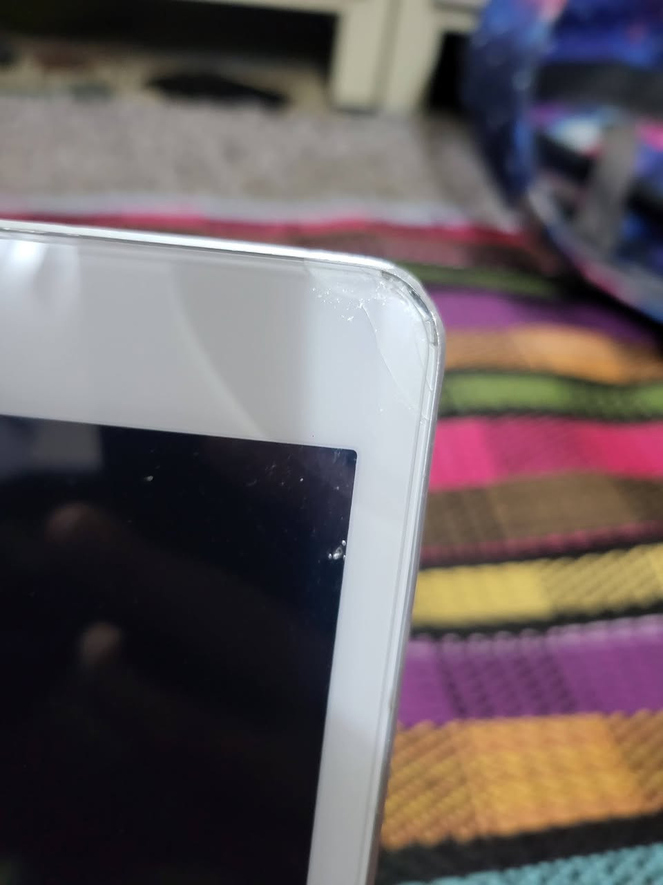 ألسلام عليكم اقراء الوصف
ايباد ايفون 9
ذاكره 64
بطاريه 84
يباد نضيف بس بي كسر بل شاشه موضح بل صوره بي طخات بل ضهر كذالك بل موضح بل صوره 
ايباد باقي بي نضيف تجي تشوفه
السعر 225 بي مجال حك جيه 
الرقم *********** مكاني بغداد
