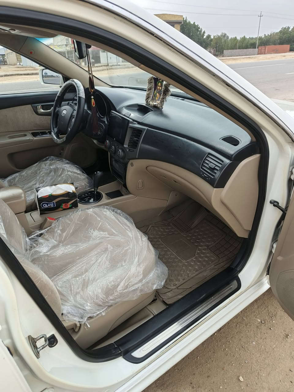 السلام عليكم 
كيا اوبتما خليجي ٢٠٠٩ رقم بغداد انكليزي باسمي 
مكينه ٢٠٠٠
فول مواصفات عدا البصمه
صبغ حزام فقط اثر جراد 
طخه جاملغ الامامي بسيطه عل كد شبر 
(ادامة السياره حداده + منظومة بانزين+ تبريد + تدفئه كله شغل جديد ) 
شاشه وكاميرا  وحساسات
السعر ١١٠ وبيه مجال 
رقم الهاتف ***********
