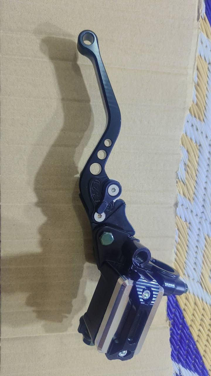 السلام عليكم
كلچ بس ما اعرف المن يستخدم بالضبط 
السعر 10 مع التوصيل كافة محافضات العراق 
@إشارة


**إذا كنت صاحب هذا الإعلان وتريد حذفه لأي سبب، رجاءا أرسل رسالة إلى الدعم الفني**