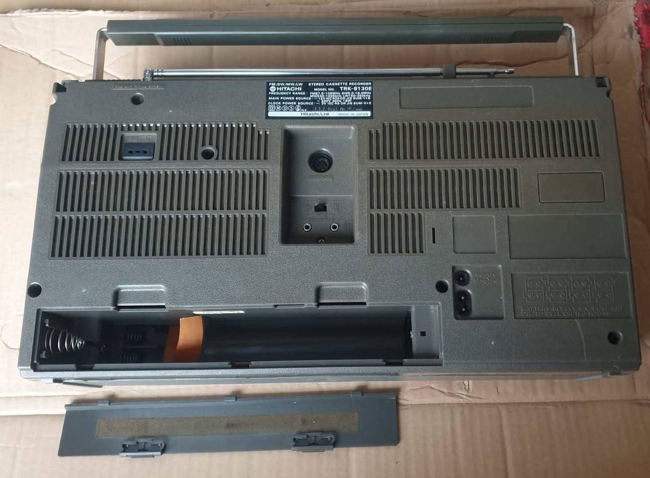 رادیو FM MW LW SW مارکة هیتاشي الياباني مختوم انتاج 1980 یشتغ 8 بطاریات حجم كبير وكهرباء 220 ڤولت مباشر الجهاز نظیف جدآ بلادي وشغال بالكامل صوت ظحم وسحب الرادیو ممتاز مااحظة / بي فطر بسیط بالجامة ماياثر مبين بالصور والڤیدیو . السعر واي استفسار مراسلة خاص


**إذا كنت صاحب هذا الإعلان وتريد حذفه لأي سبب، رجاءا أرسل رسالة إلى الدعم الفني**