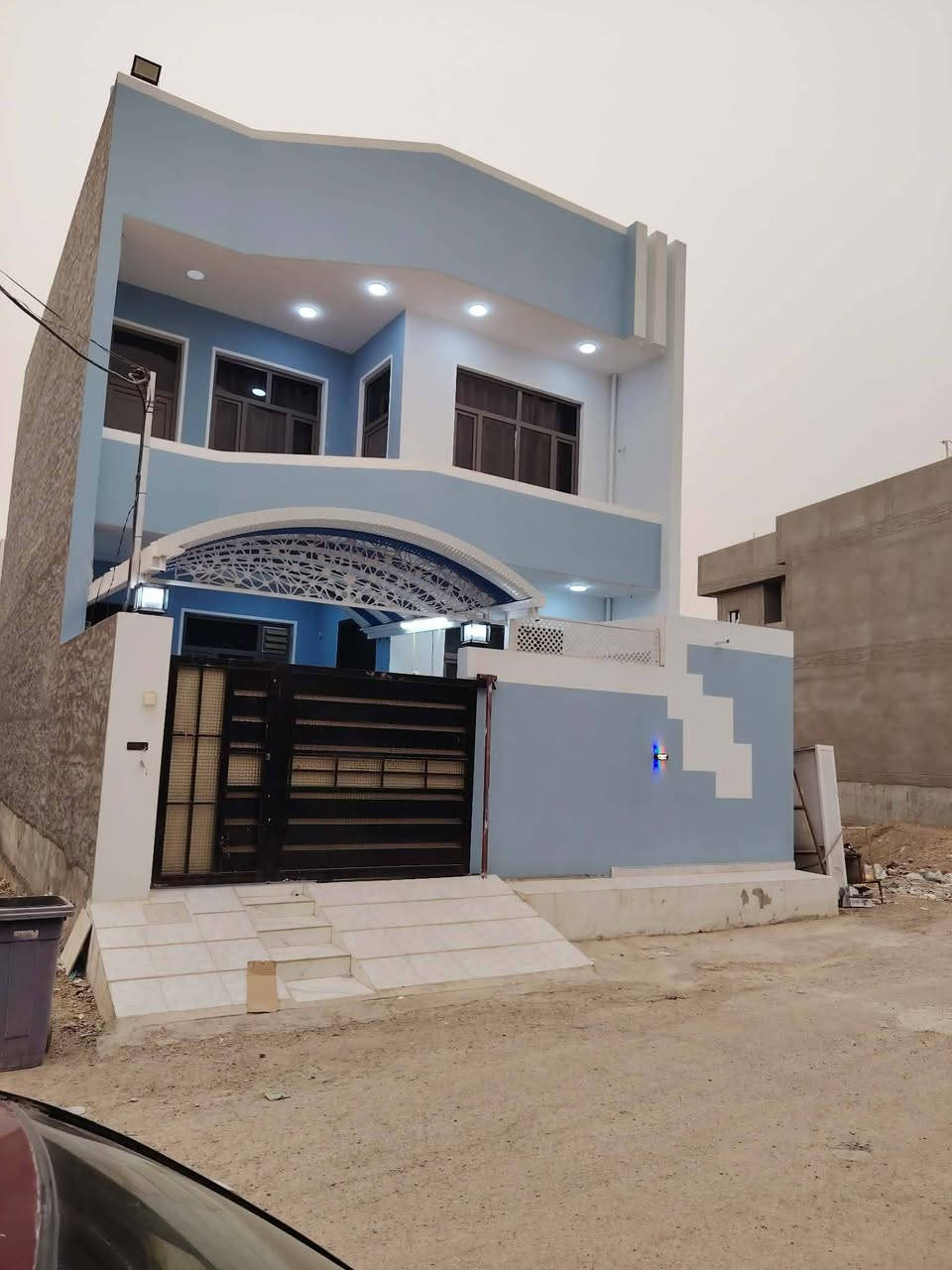 السلام عليكم
بيت للبيع مساحة ١٦٠.الواجه ٨ متر والنزال ٢٠  متر البناء قاطين كامل  غرفتين جوه وثنين فوك وصاله  وحمام  الموقع تقاطع القدس خلف كليه بلاد الرافدين للإستفسار على الرقم *********** السعر ١٤٥ مليون جنس الأرض زراعي ٢٥
