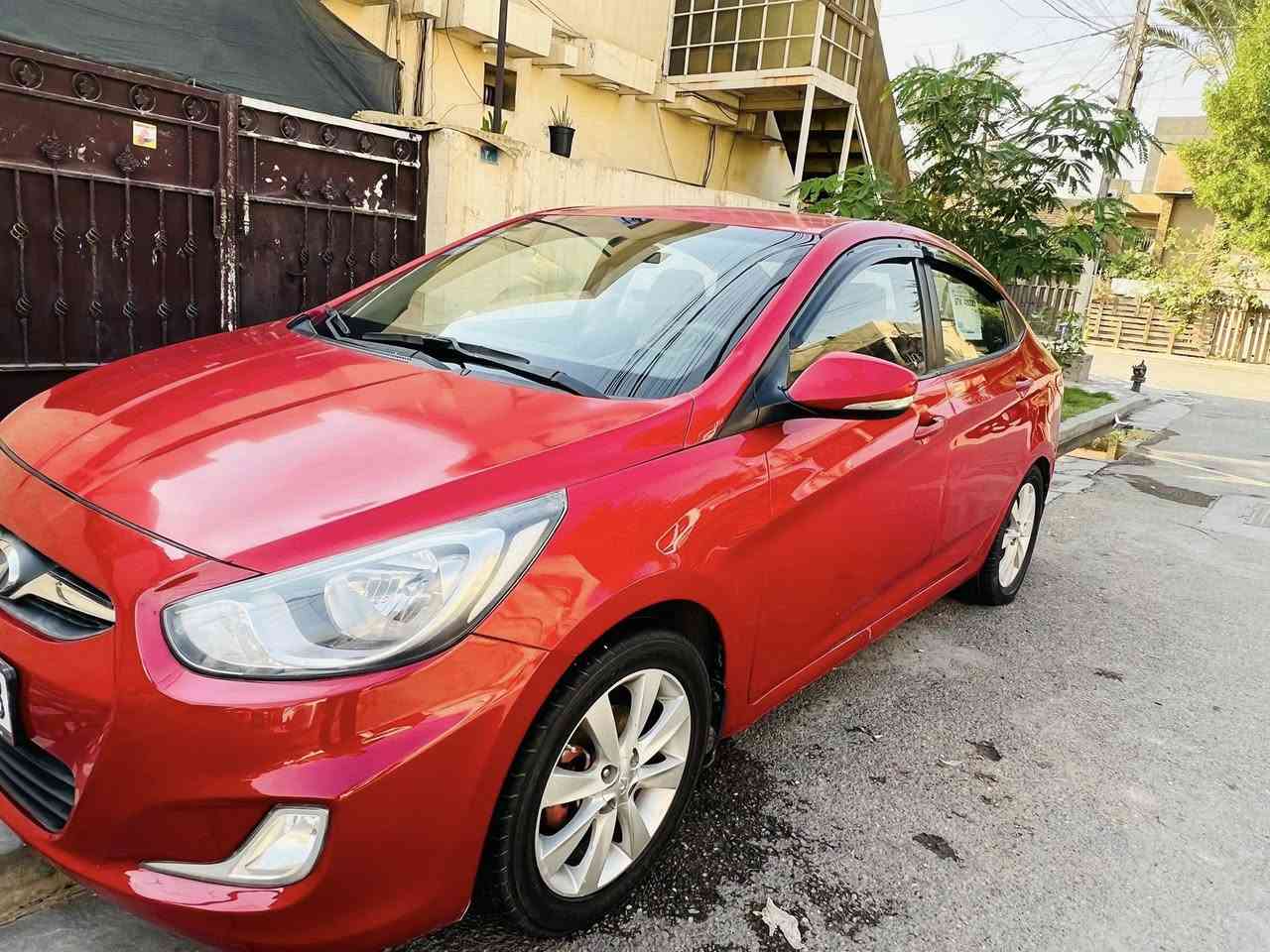 السلام عليكم
اكسنت للبيع الموديل 2014 خليجي مكفوله من الحادث 
(حداديه جديده/مشط ستيرن جديد/تايرات بحاله جيده جداً/منضومه تبريد وتدفئه بحاله ممتازه/عليهه ادامه حساسات ونوزلات وبلكات جديده/دسكات وبنزات جدد قبل سبوعين شديتهن/باتري قبل شهر/قاعده فيت بامب جديده)
السياره باسمي سنويه وهزه جديده
السعر/90$
العنوان بغداد
للاستفسار(***********)
