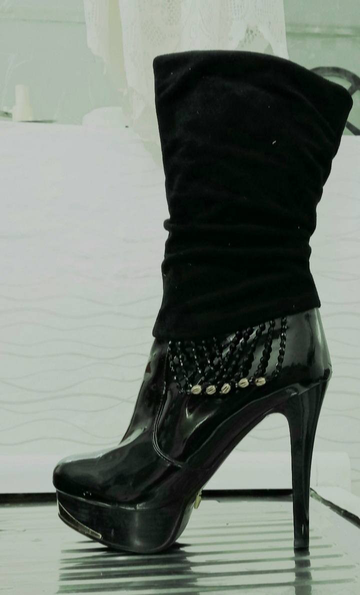 اغراض للبيع للاستفسار الاتصال عل الرقم ***********
