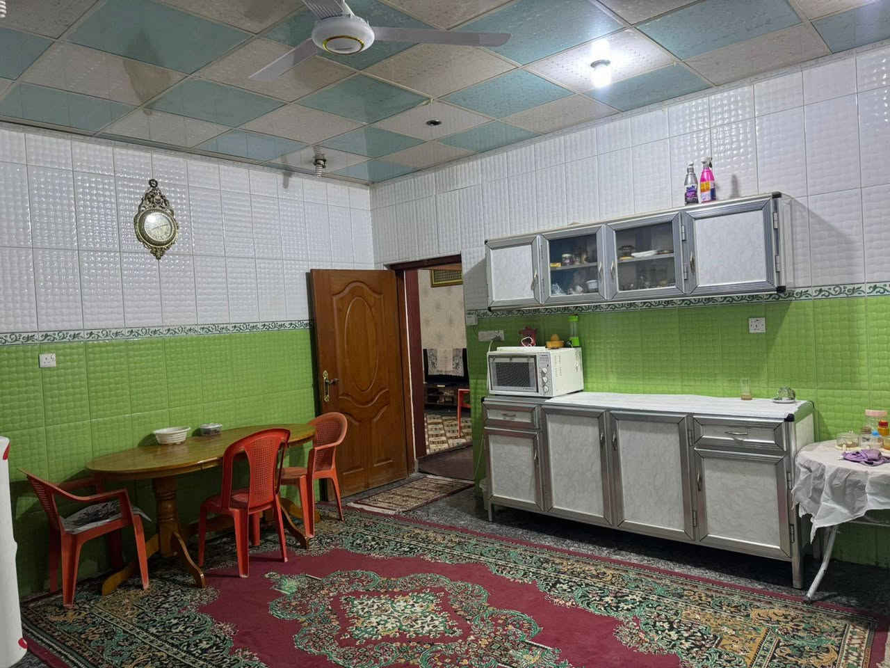 ياالله
السلام عليكم
يعلن مكتب الخبير للعقارات
وجود دار زراعي للبيع مساحه 325م طابقين

الموقع //حي المصطفئ شارع المطحنه
ع التبليط ركن مكان مميز وكلش حلو وهدوء

مكوناته //استقبال كبير  ومطبخ وصاله وغرفه نوم ومجمع صحيات داخليه وخارجيه وحديقه وكراج سياره امامي وخلفي ومنور داير البيت
الطابق الثاني //غرفتين نوم وصاله وصحيات

السعررررر //170مليون وبي مجال بصيط
للاستفسار الاتصال ***********
