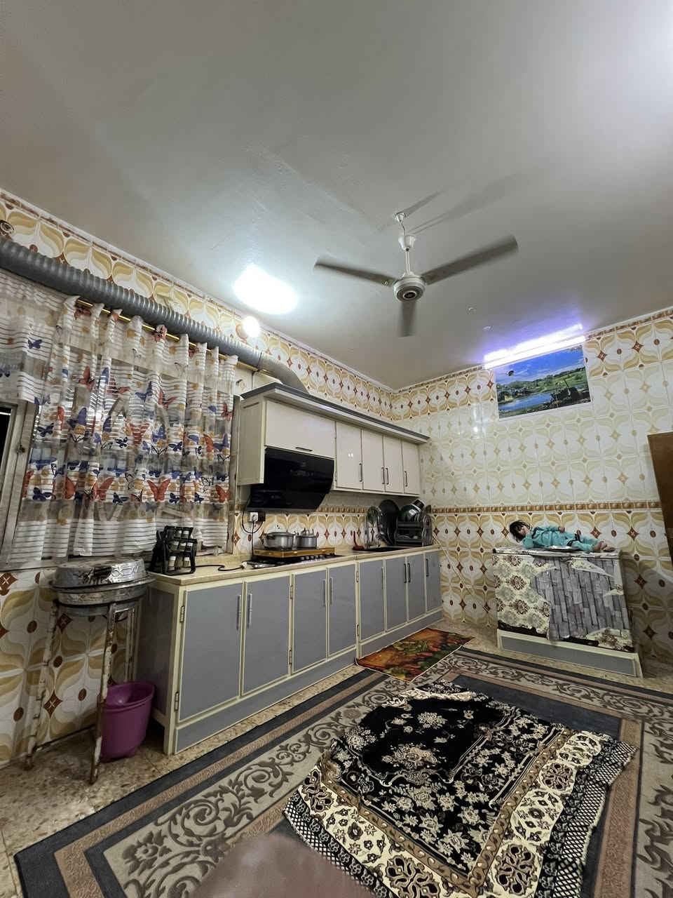 الدار للبيع المساحه 200م
نهاوند الثانيه على ساحه قرب الصيانه
رقم معامله كامله 
للستفسار ***********
