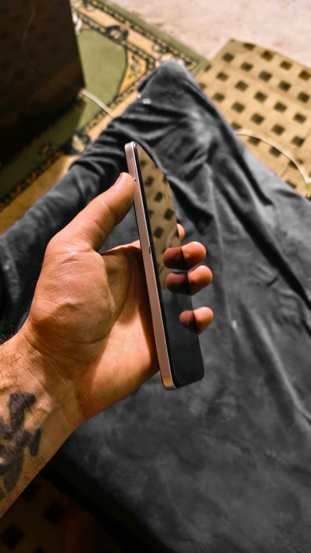 ​POCO C75 (شاومي بوكو C75 ​الذاكرة: 256 جيجا (تكفي وتزيد لكل العابك وصورك).
​الحالة: الجهاز شغال طبيعي 100% وما بيه أي عيب، بس مبدل شاشة جديدة درجة أولى ألوانها ولمسها ممتاز، يعني تاخذه وتستخدمه مباشرة.
​حاطه بسعر110 ألف وبيه مجال كلش بسيط للشراي 
​المكان: بغداد. اللي يعجبه يراسلني خاص وأهلاً وسهلاً بيه.