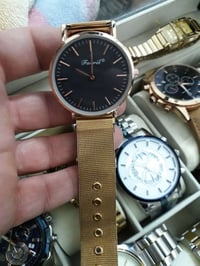 ساعة يد • للبيع