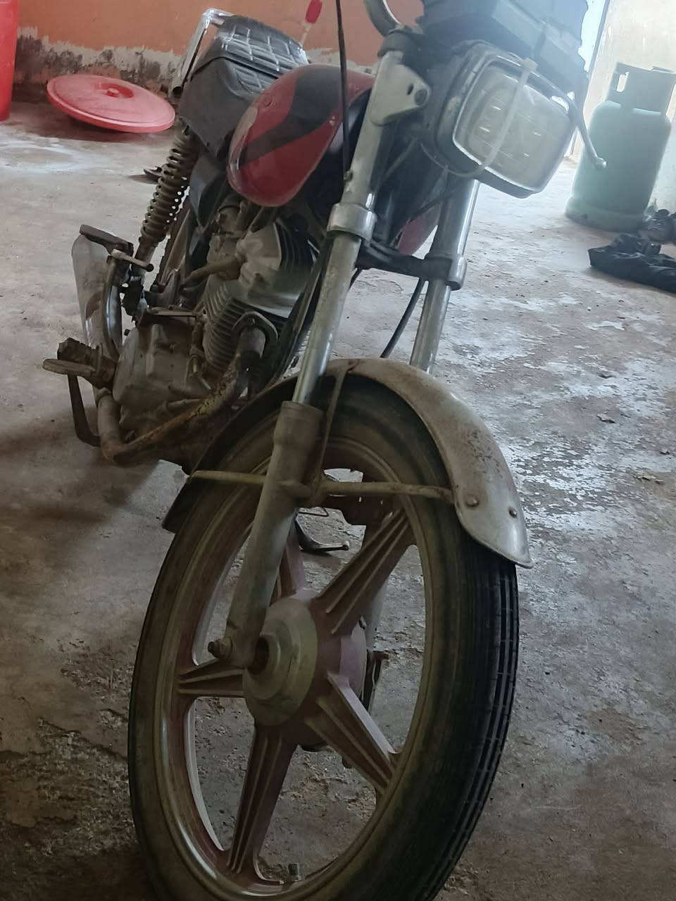 السلام عليكم ماطور ايراني 4كير موديل 2011تخم تاير محرك مكفول للستفسار الاتصال ع الرقم ***********
