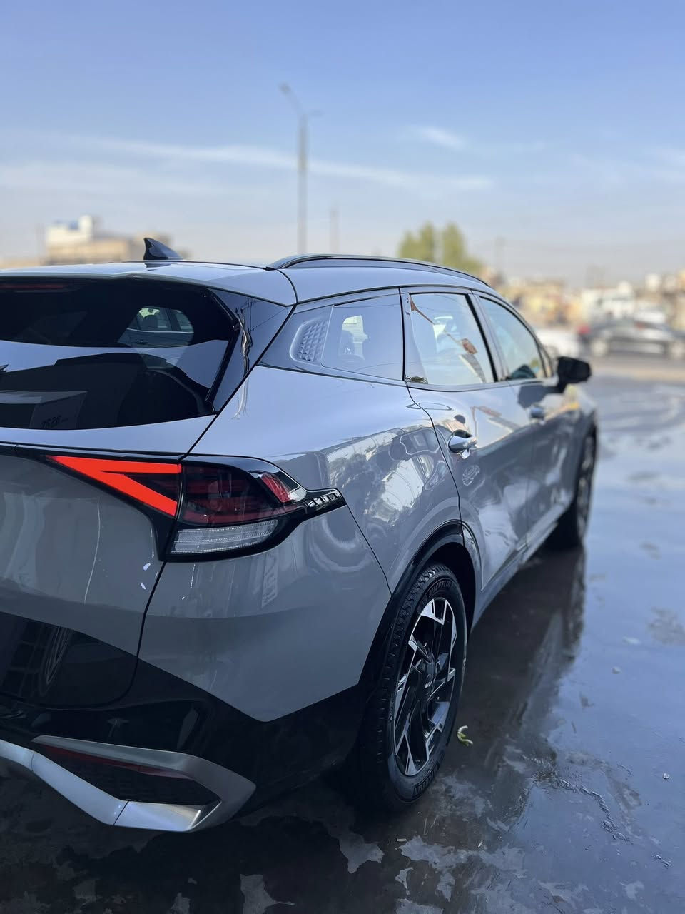 سلام عليكم ورحمة الله وبركاته سبورتج اس اكس برستيج SX PRESTEG 2023 فوللل 1/1 دواخل حمر دواخل تدفئه كشنات 
حار وبارد كامرات 360درجه حساسات اماميه وخلفيه مرايات كامرات بيه جانبيه الحادث مالته بابتين مال جه اليسره صبغ بابتين بدون ايرباكات مرقمه بغداد كامله مكمله (السعر)24000$وبيه مجال الاستفسار ***********
