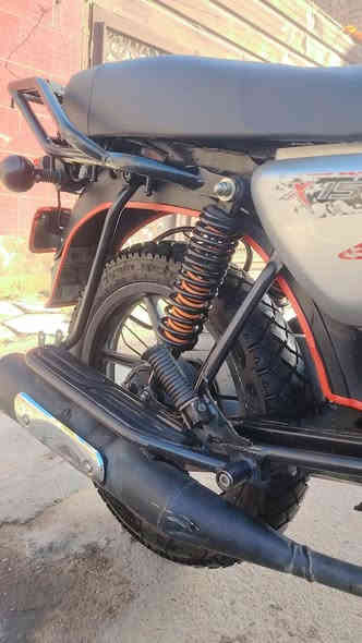 سلام وعليكم بوكسر 2021للبيع مفتوحه المكينه ماعرف شنو مبدل بيه صوت جكجكه بلمكينه قليل نقصه كلجات دراجه نضيفه وحلوه بس كلجاته تعبانه كلش اوراق كامله شرط ترقيم دراجه نضيفه شوف عينك سعر 1400 بيهه مجال حك جيه لا نخابرني وتكلي شكد بيه مجال تعال كلبه وخذه متواجد وتساب ***********
