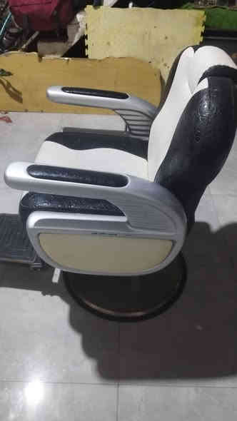 كرسي حلاقه البيع ***********
