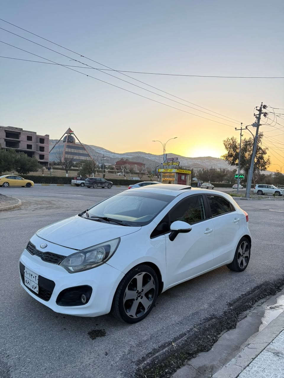 𝐊𝐢𝐚 𝐑𝐢𝐨 / 𝟐𝟎𝟏𝟒 

- نوع السيارة : كيا ريو 
- الموديل السيارة : 2014 
- السعر السيارة مناسب …. 89 $$$ ورقه 

- ضرر السيارة : ٢ قتعه تبديل شركة
- سقف بيهة شوية تحكيل 
- بدون دواخل و بدون ايرباك بشرط 
- السيارة ما بيهة مصرف تخم تايرات جديد
- تخم ويل جديد تخم امامي و تخم خلفي جديد

- محرك السيارة بدون نواقص
- محرك السيارة مرغوب 

- مكان السيارة : دهوك
- الهاتف : 0750.479.61.77


**إذا كنت صاحب هذا الإعلان وتريد حذفه لأي سبب، رجاءا أرسل رسالة إلى الدعم الفني**