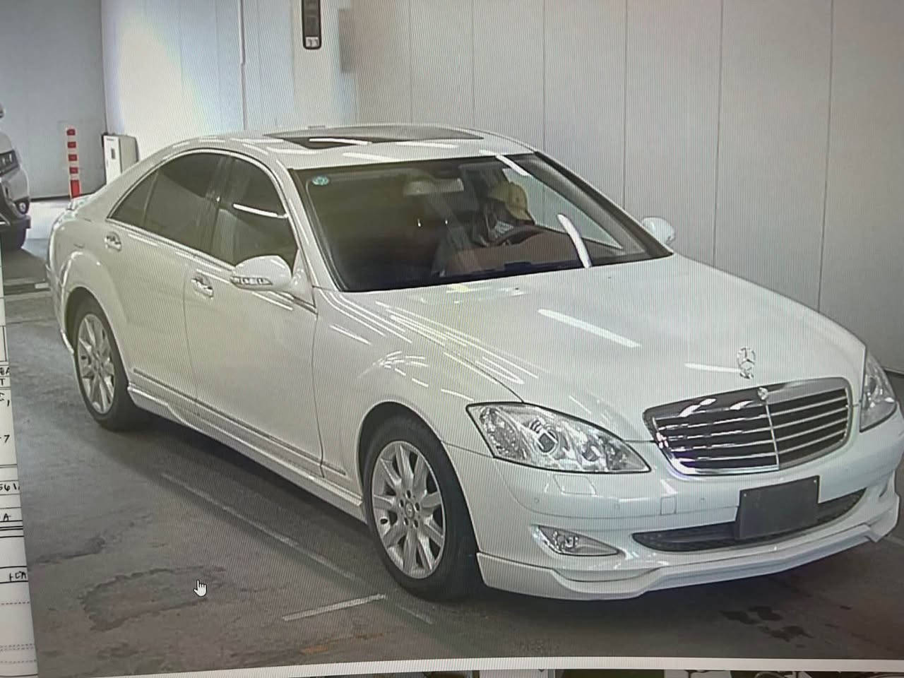 تحية طيبة للبيع فقط مارسيدس Sمحرك 6سلندر 350S باب قصيره اللون ابيض صدفي والداخل عسلي جديدة جدا وارد يابان ماشية 135000كم سلايد روف مكفولة من الصبغ 
والسيارة مخزنه لمده 3سنوات رقم بغداد تسجيل جديد قرار 102
للاستفسار ابواحمد ***********
السعر 22500$مكان السيارة بغداد شارع فلسطين

